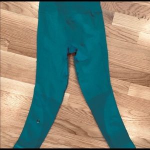 Authentic Teal Lululemon seamless leggings size 4